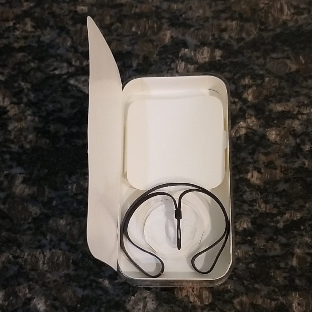 Apple iPod Touch Cable and Case - Picture 8 of 8